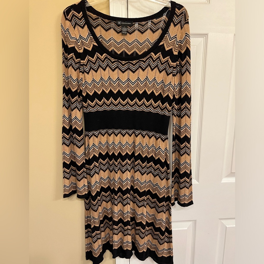 INC size L beautiful dress in Excellent condition, thin sweater material